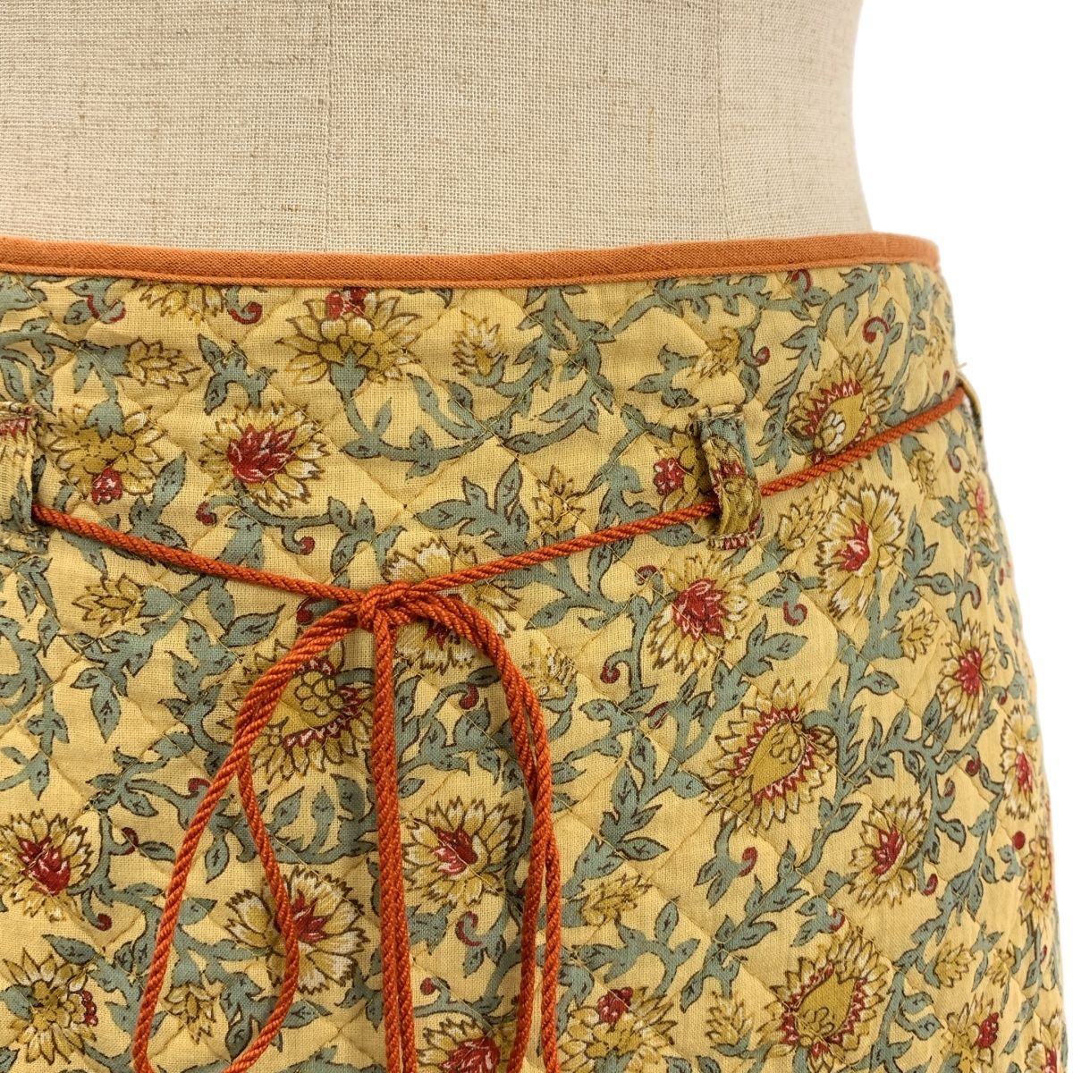 NOWOS ノーウォス Over print long skirt 総柄 キルティング ボリューム スカート チャーム ペチコート付き M ベージュ系 レディース