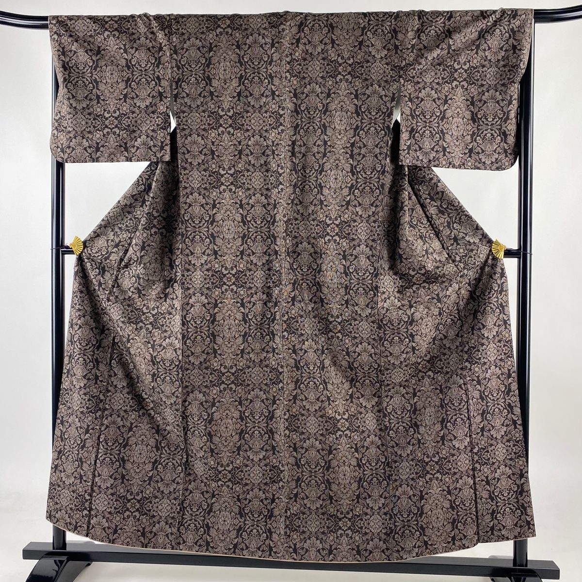 大島紬 身丈165cm 裄丈68cm L 袷 純泥染 証紙あり 菱 網代 焦茶色 正絹 逸品 中古 大島紬 身丈166cm 裄丈68cm L 袷 12マルキ 純泥染 証紙あり 落款あり