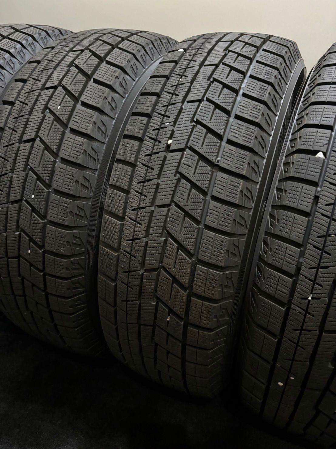 プリウス等、溝あり。ヨコハマ スタッドレスタイヤ4本セット 195/65R15 プリウス等、溝あり。ヨコハマ スタッドレスタイヤ4本セット 195/65R15