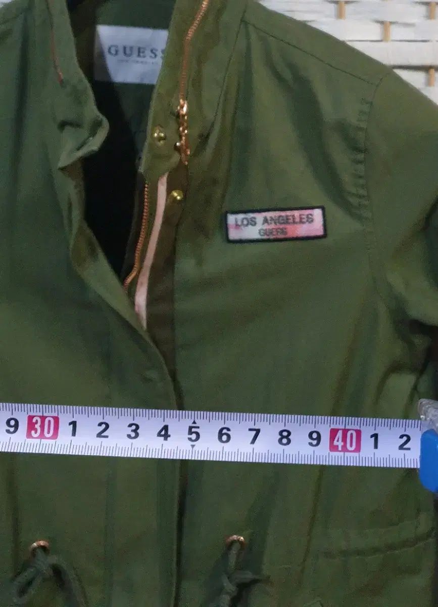 GUESS(ゲス) カーキ色 マウンテンパーカー ブルゾン 75 ー 155