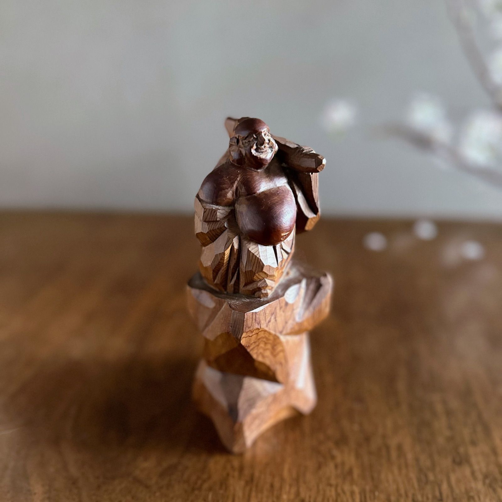 木彫り　一刀彫り　布袋　台付き 楽天市場】布袋様 木彫り 置物 一刀彫 / 素材：水柘植（縁起物