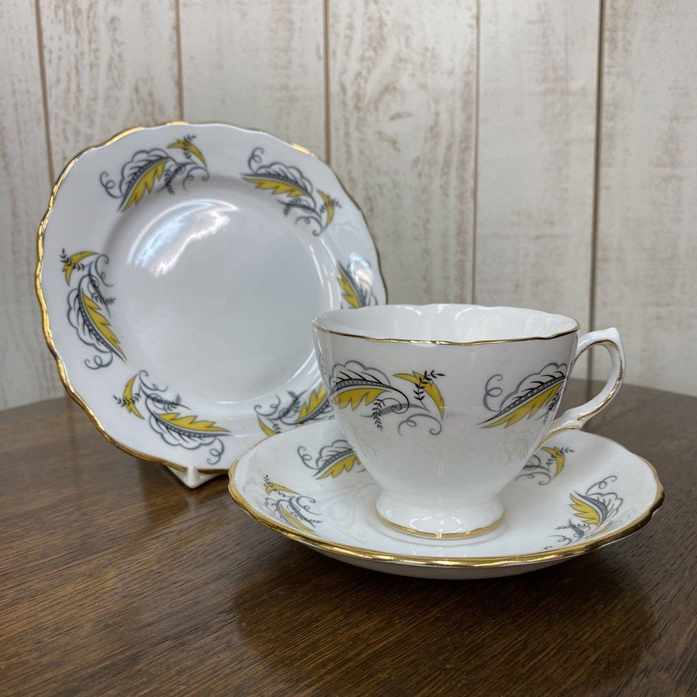 ヴィンテージ 食器 トリオ ティーカップ＆ソーサー Royal Malvern