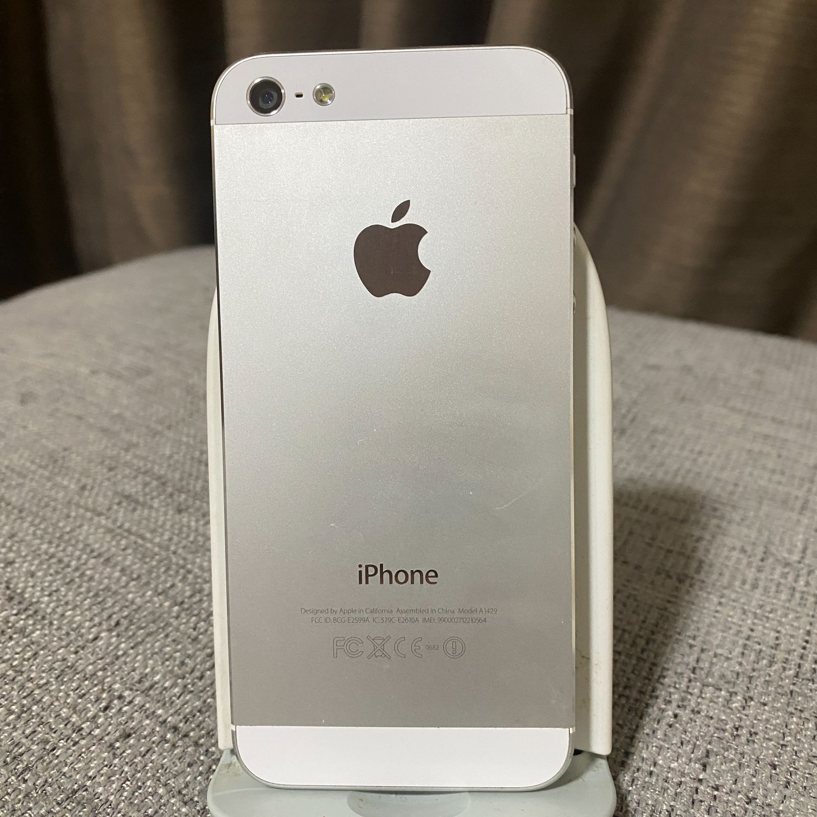 美品】iPhone5 シルバー 16GB 初期化済み au コンパクト スマホ 美品