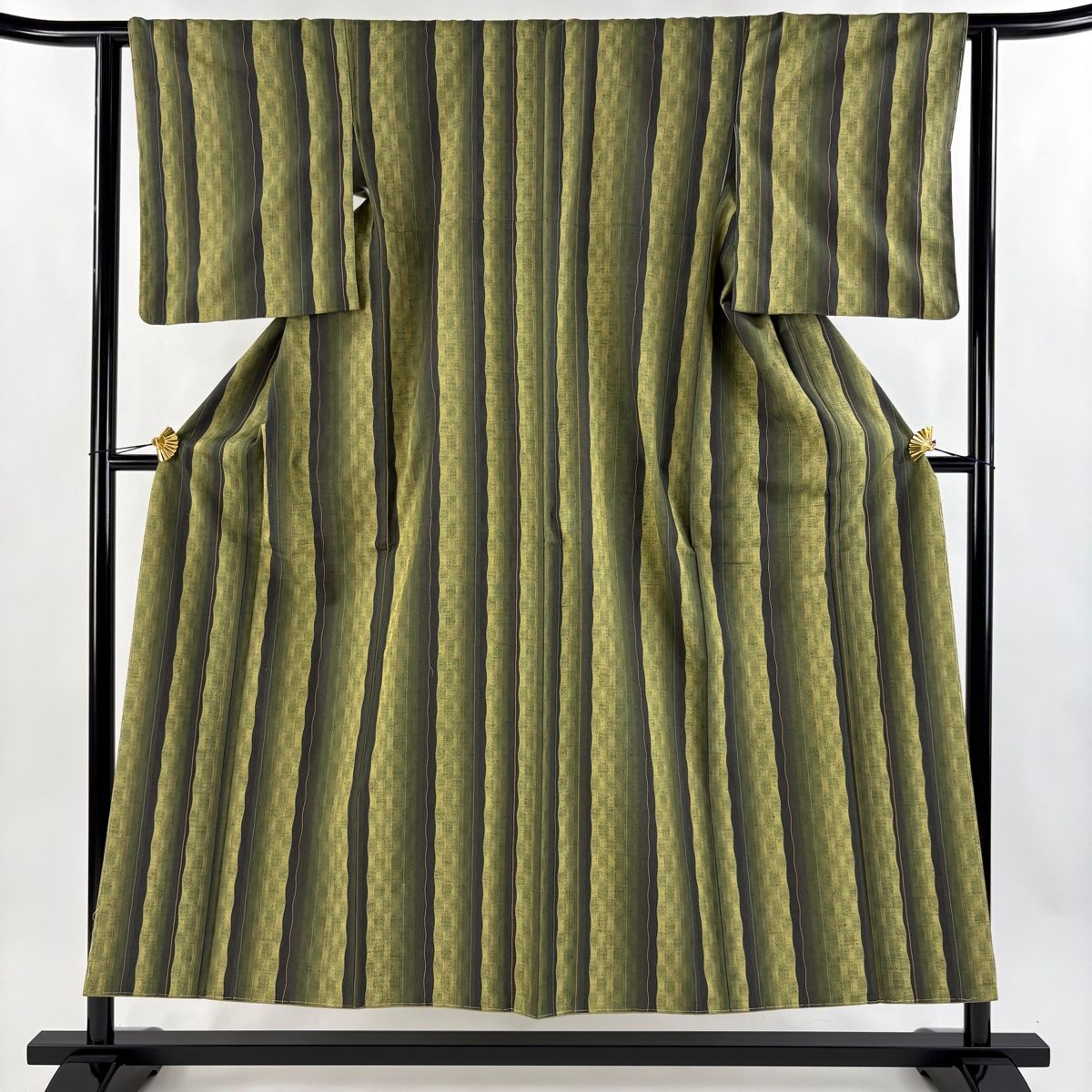 紬 身丈152cm 裄丈62cm S 袷 縞 鶯色 正絹 秀品