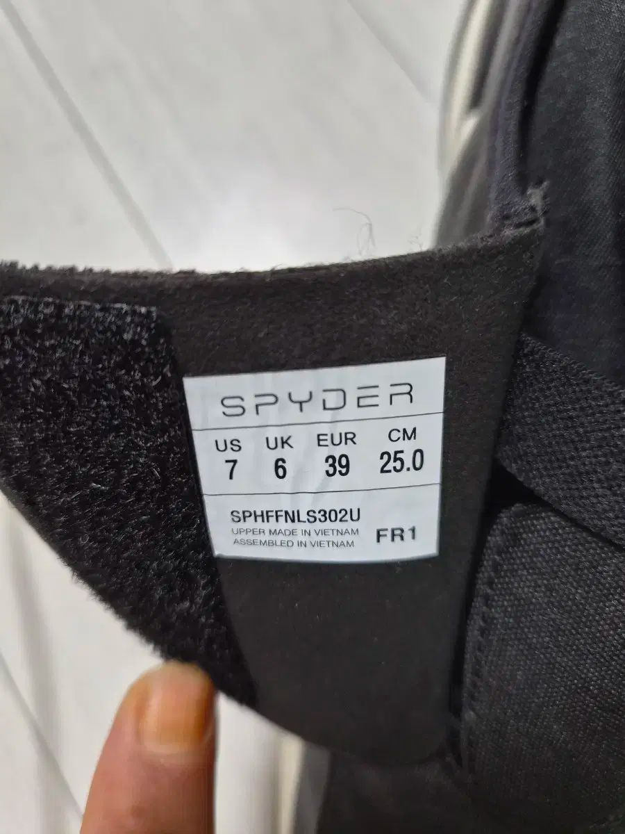 トレッキングシューズ ブラック