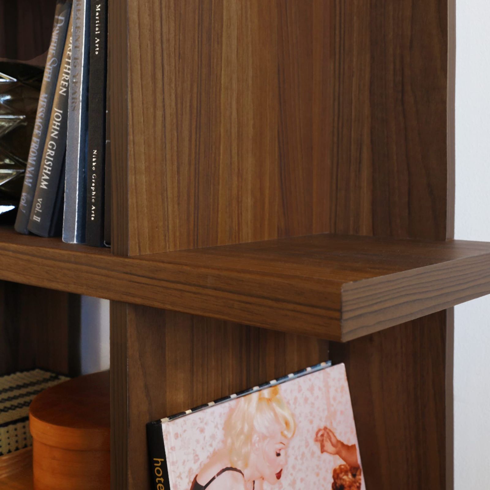 中央の棚は20kgの耐荷重 ダークブラウン