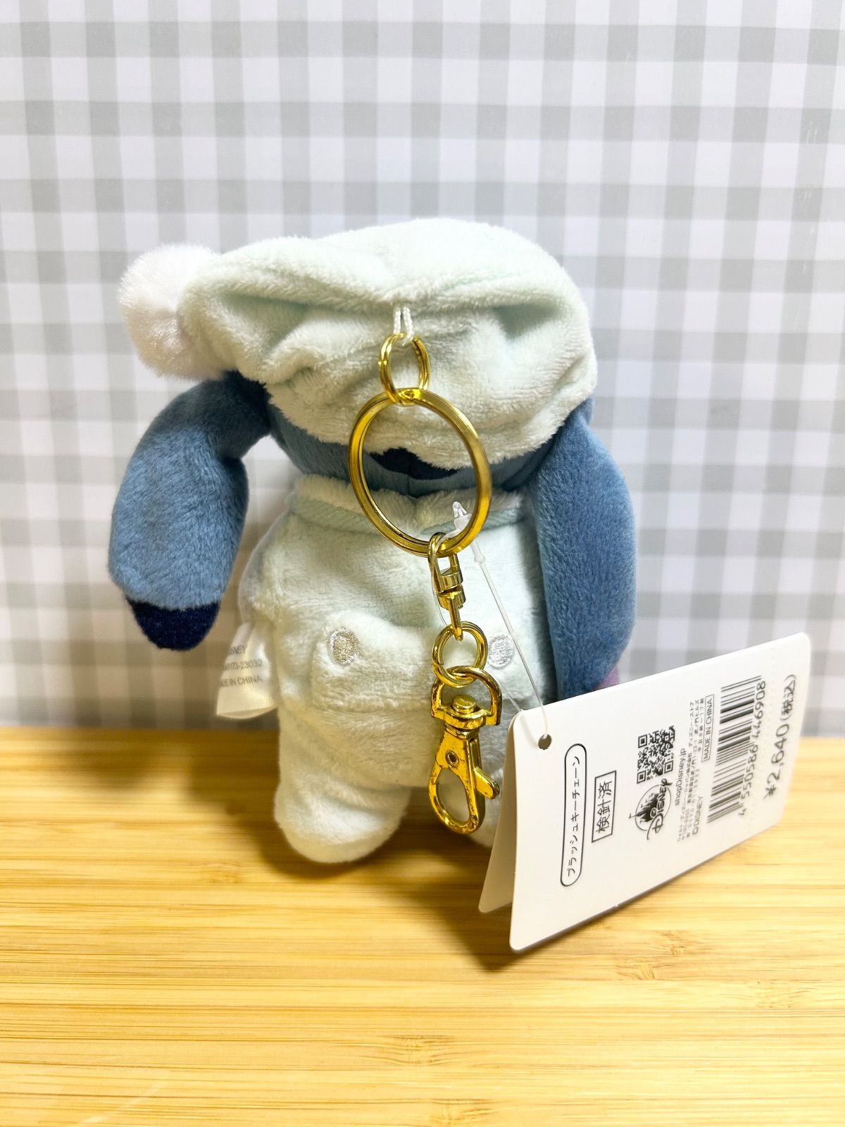 ディズニーストア　スティッチ　ぬいぐるみキーホルダー　キーチェーン　パジャマ パジャマ姿のスティッチを描いたホーム雑貨でリラックスタイムを