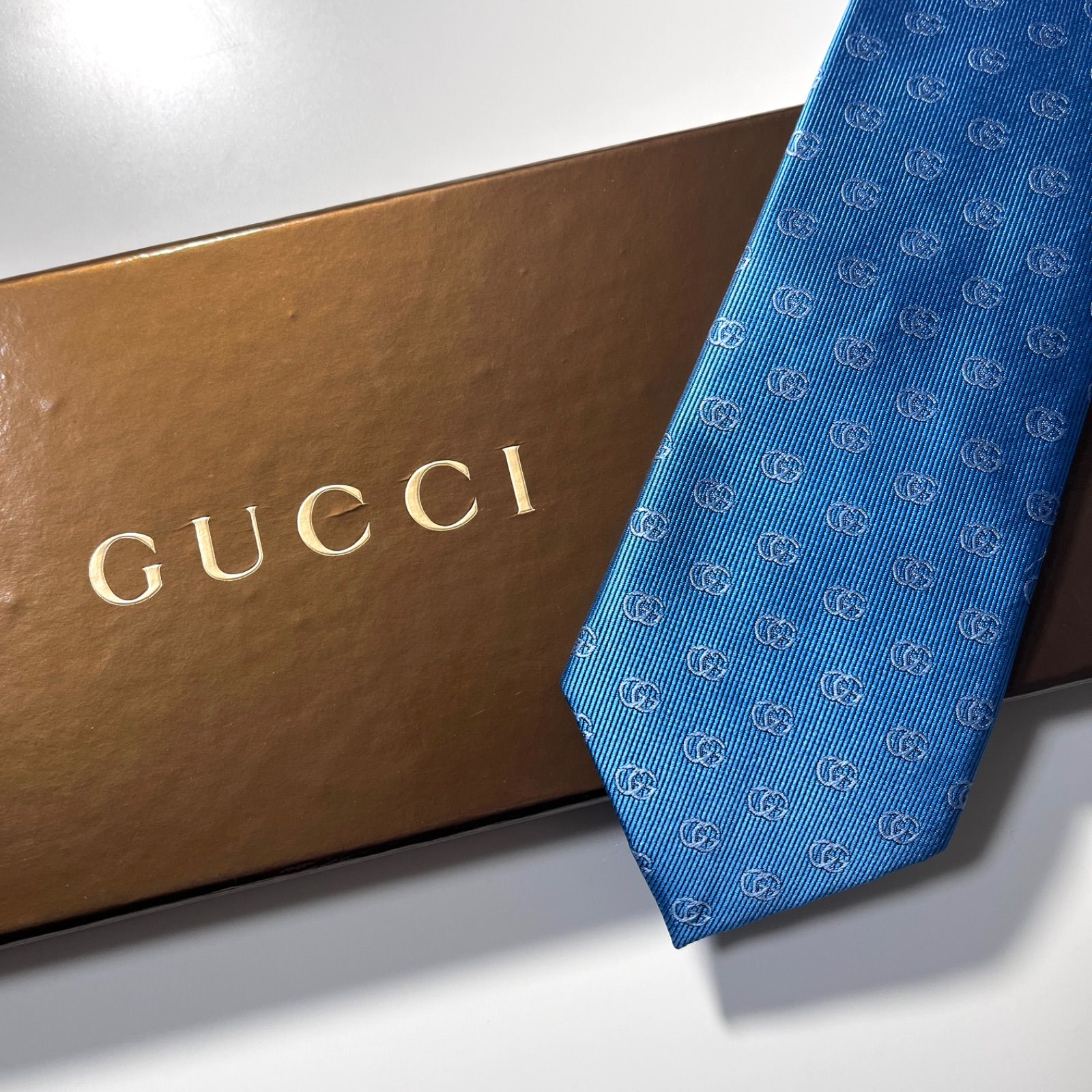 美品 GUCCI ネクタイ シルク100% ライトブルー GG柄 総柄 美品 GUCCI ネクタイ シルク100% ライトブルー TTGG-28 - メルカリ