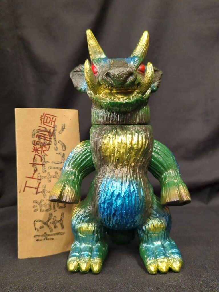 文玩堂：「ラトゥン寺産 多角形の百香子・鬼顔タイプ」 MONSTOCK!! エトヤ製作堂 護国怪獣 牛頭羅 (昭和的深緑! 渋谷区迎撃ver.)