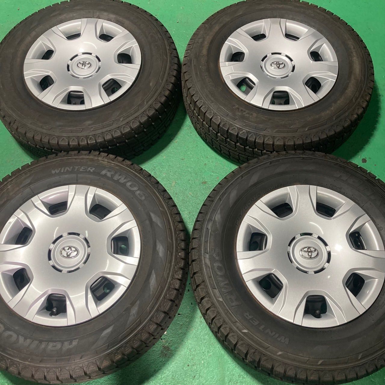 中古スタッドレスセット 200系 ハイエース 純正 ハンコック RW06