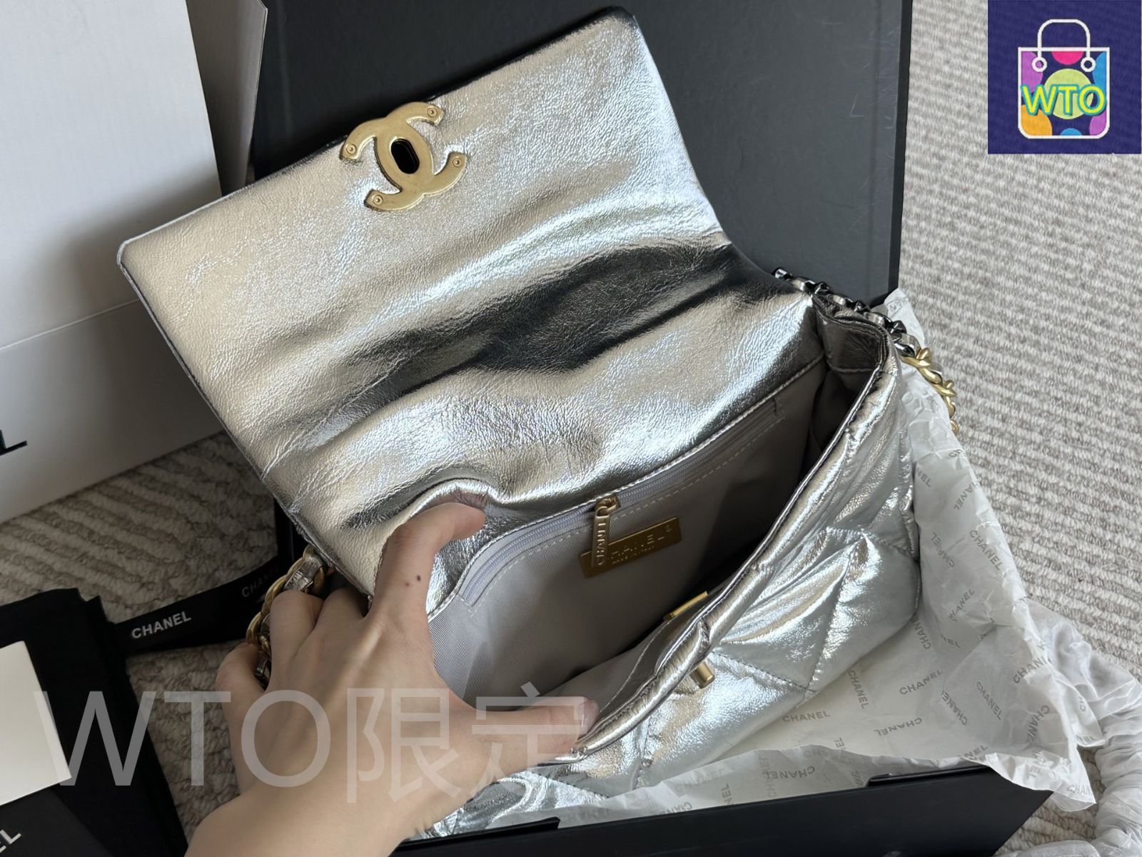 VINTAGE●CHANEL●シャネル19スモールハンドバッグ 今日特価】Chanel 19 Bag Small Size（シャネル 19 バッグ