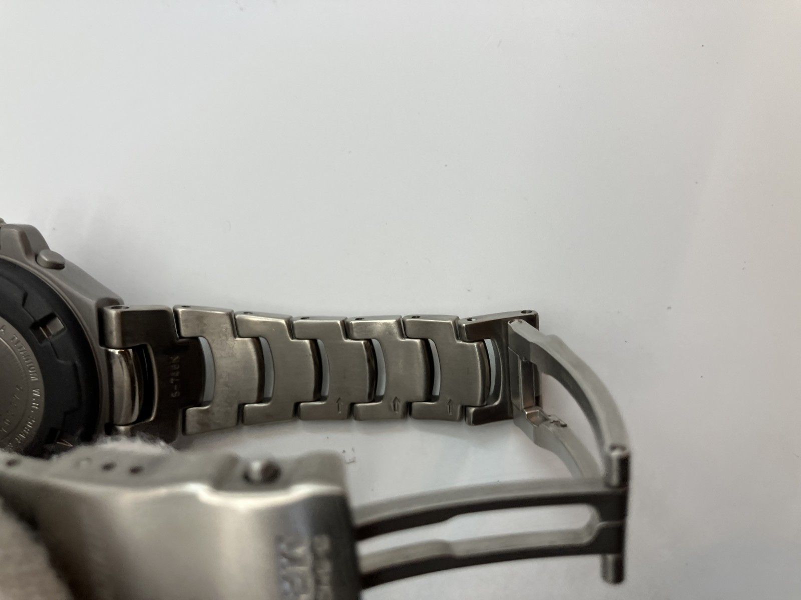 カシオ Gショック MR-G MRG-121T メンズ腕時計 チタン ケース幅46mm 腕回り18.5cm クオーツ 箱付 送料無料 カシオ Gショック MR-G MRG-121T メンズ腕時計 チタン ケース幅46mm 腕
