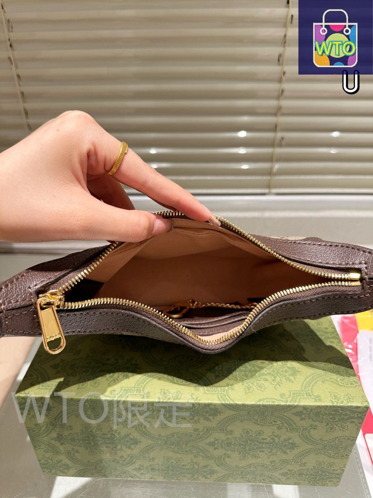 GUCCI アンダーアームバッグ　グッチ 今日特価】Gucci グッチ アンダーアームバッグ ボックス付き