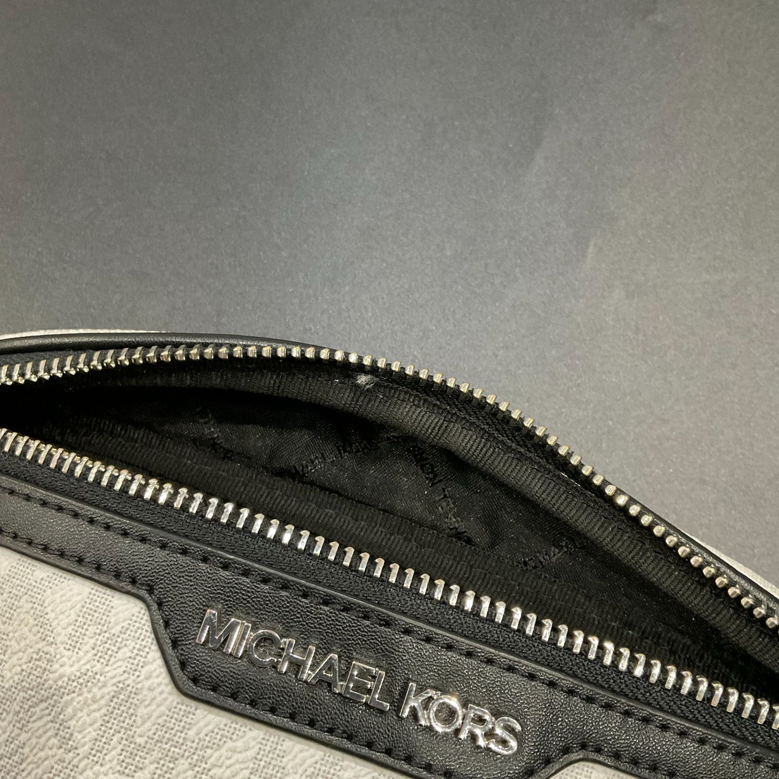 ウエストポーチ