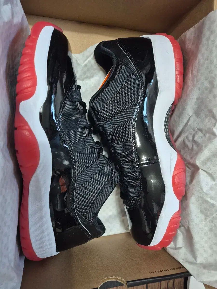 280 NIKE(ナイキ) エアジョーダン 11 レトロ ロー ブレーザー 新品