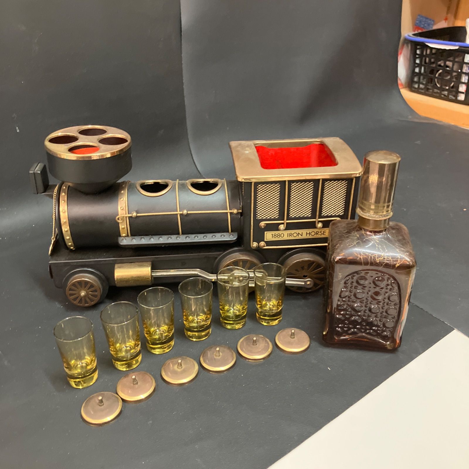 1880 Iron Horse Train Bar Caddy ガラス デカンタ ショット