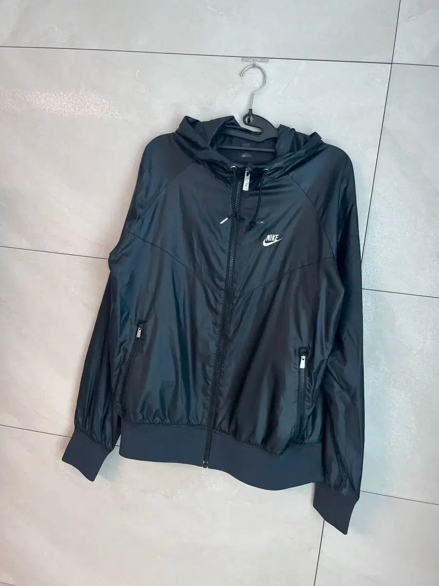 Nike(ナイキ） グロッシーブラック ウインドブレーカー （ 95 size ）