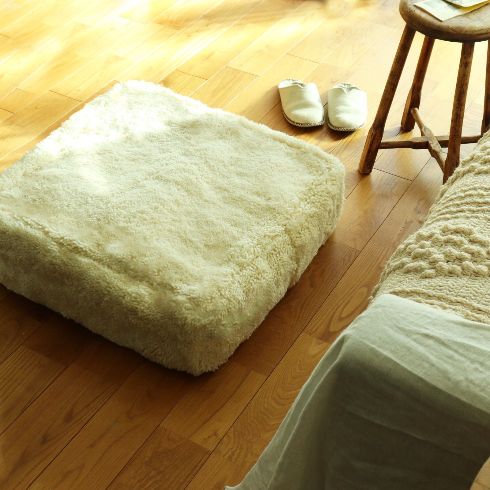 【新品/未使用】モロッコよりやってきたホワイトベニワレンプフ キリムベニワレンプフ | Moroccan Pouf－モロッコプフ