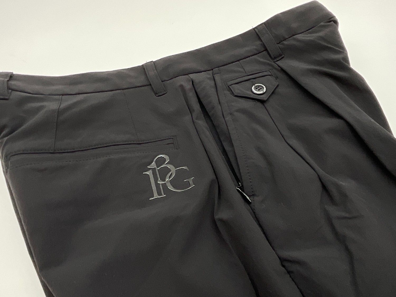 【未使用】1PIU1UGUALE3 GOLF ストレッチナイロンパンツ サイズ4 未使用 1PIU1UGUALE3 GOLF 4 ブラック LONG PANTS CLASSIC FIT