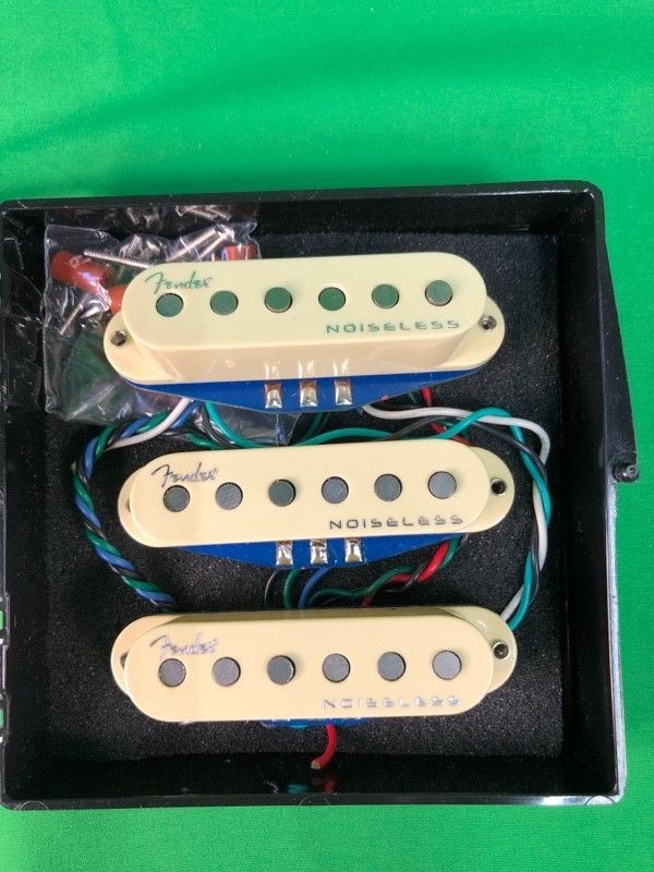 Fender ピックアップ Ultra Noiseless? Hot Stratocaster? Pickup Set