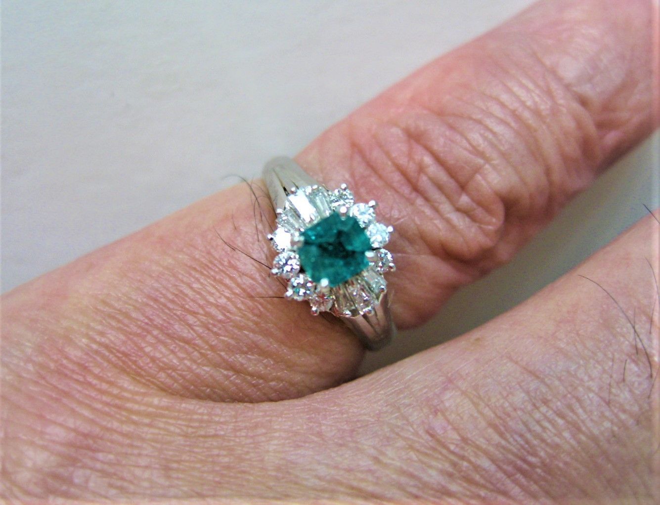 Pt900 プラチナ リング 指輪 エメラルド0.34ct ダイヤ0.23ct d - メルカリ