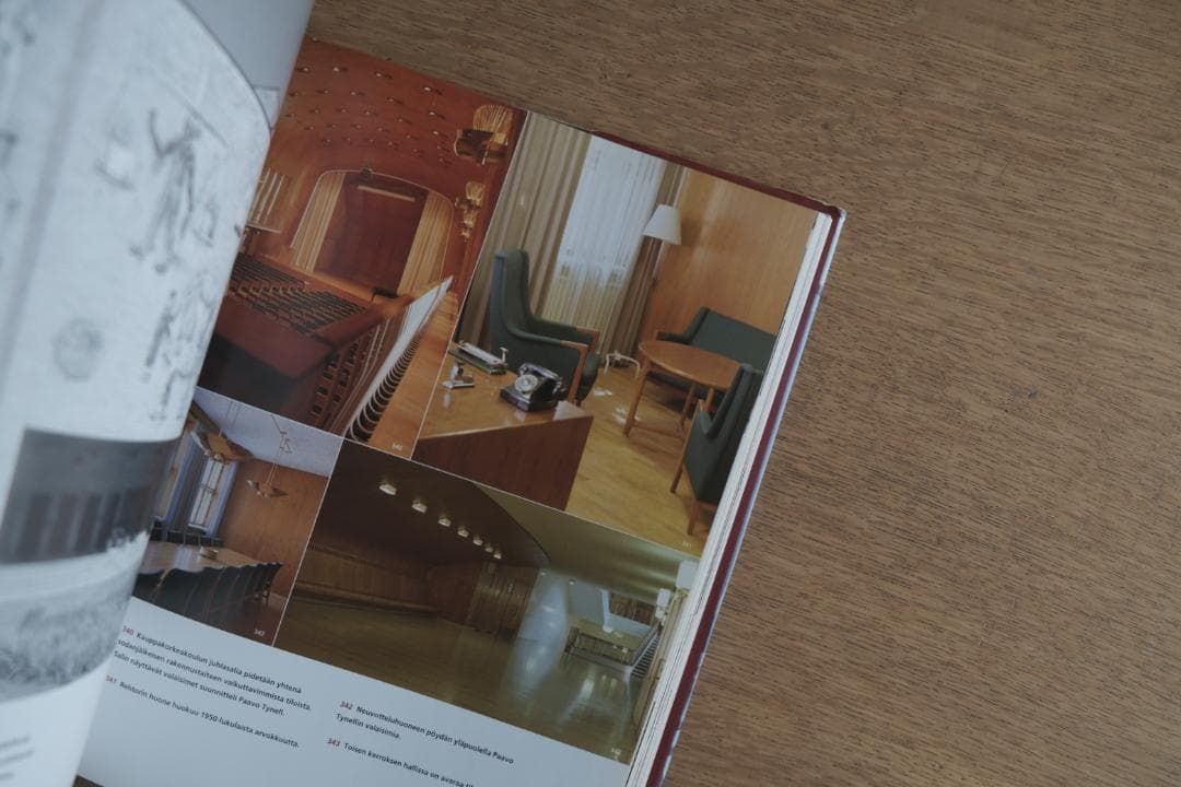 フィンランドの新しいアンティークブック Uusi