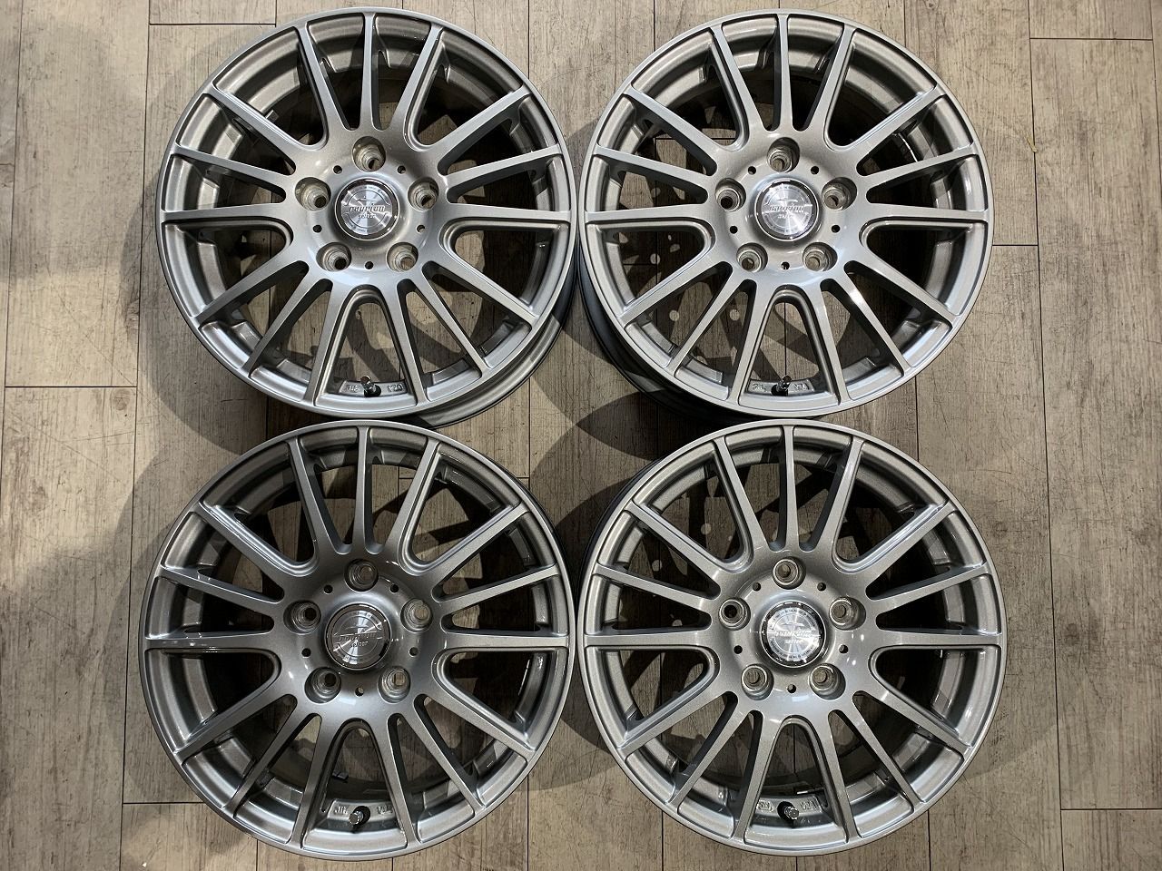 新型ステップワゴンのスタッドレスタイヤホイール付き Ravrion 15 