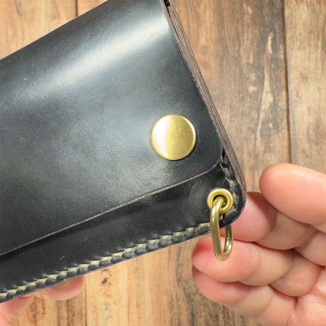 ブラック茶芯】手縫いショートトラッカーウォレット（クロムエクセル