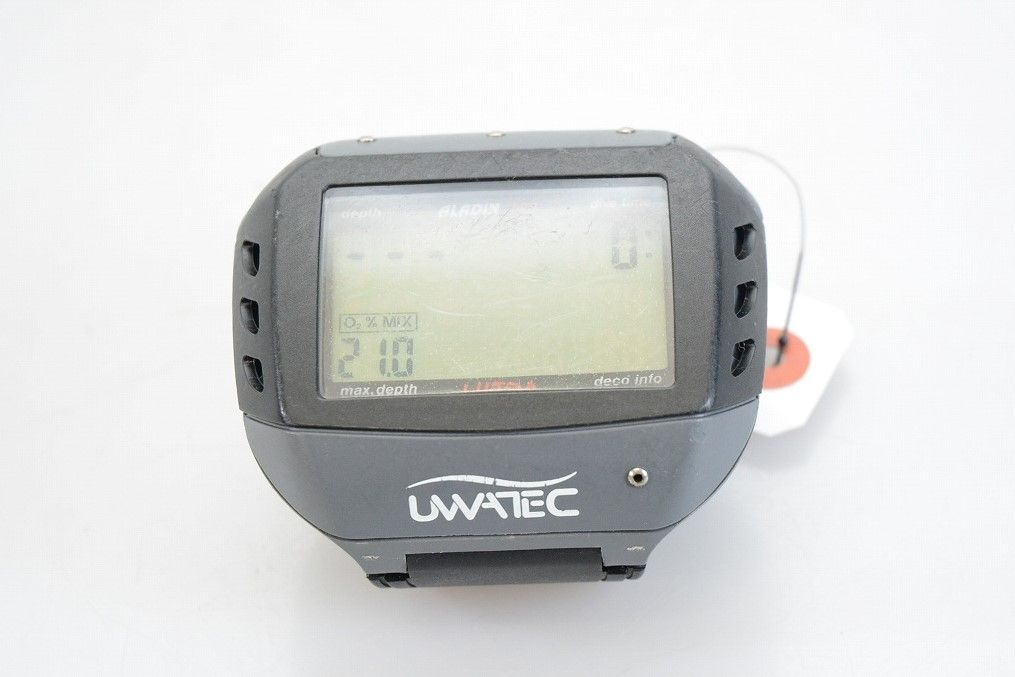 ダイビングコンピュータ　UWATEC UWATEC,ALADINのダイブコンピュータ電池交換、ダイコンバッテリー交換