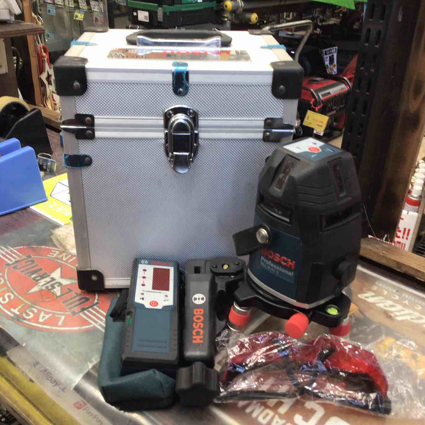 〇ボッシュ(BOSCH) 電子整準方式 ・レーザー墨出し器 GLL8-40E【草加店】