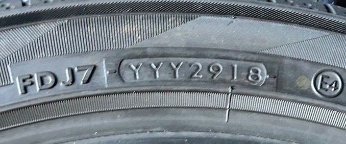 225|45R18