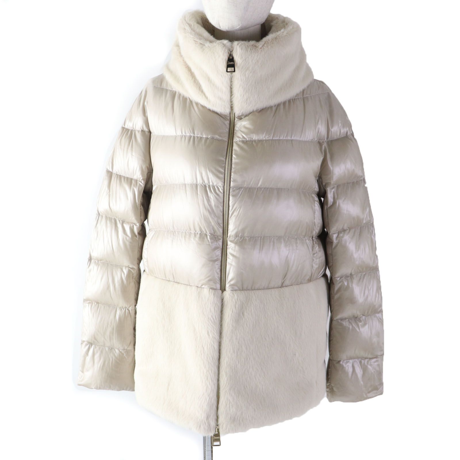 極美品☆Herno ヘルノ 2020年製 PI1123D エコファー切替 ZIP UP スタンドカラー ダウンジャケット ベージュ 42 正規 ...