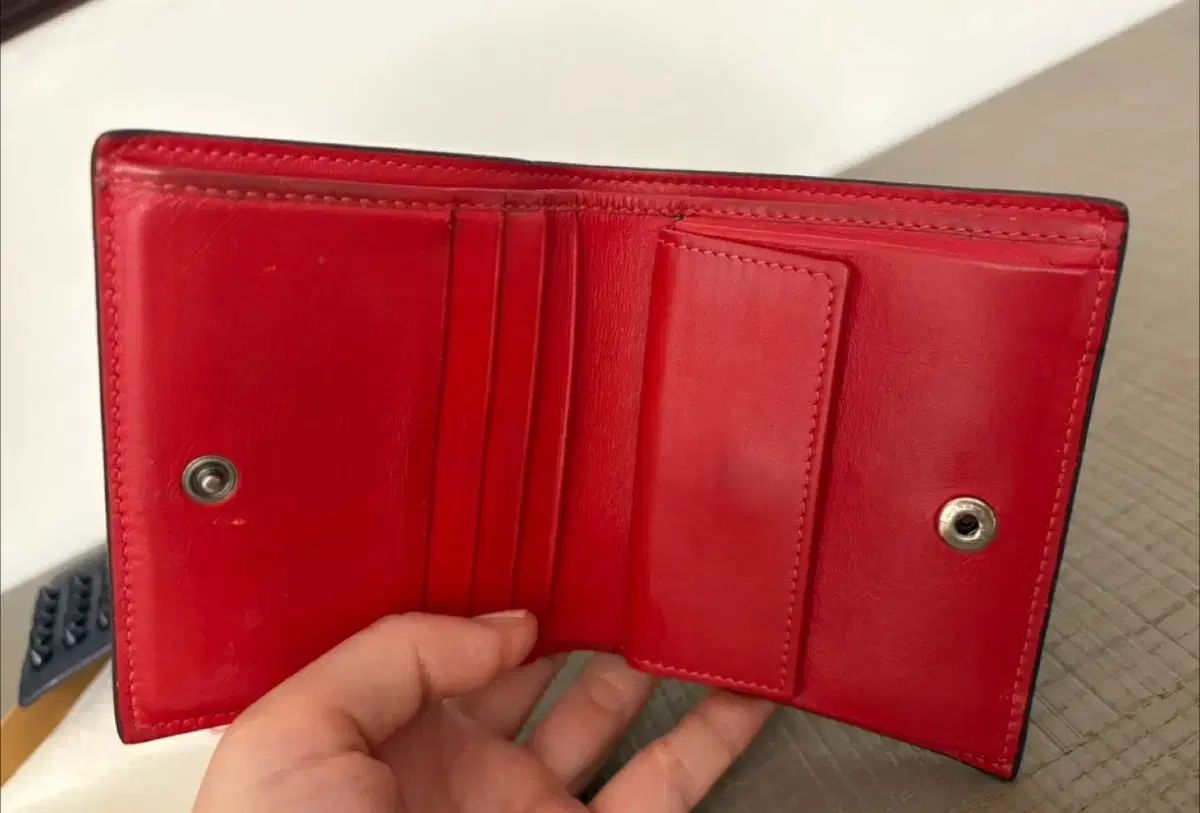 クリスチャンルブタン 財布