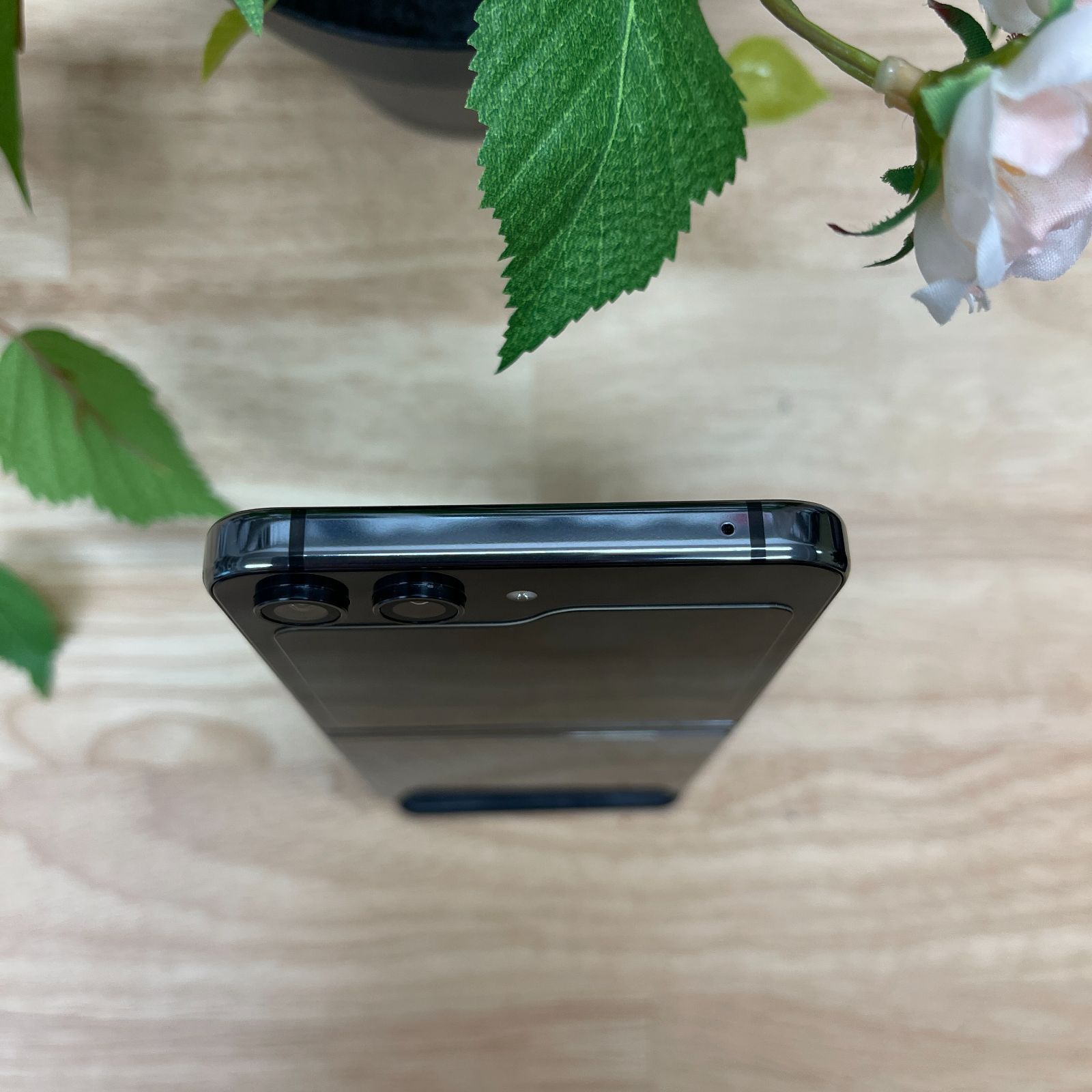 Samsung Galaxy Z Flip5 グラファイト256GB 海外版 SIMフリー 送料無料