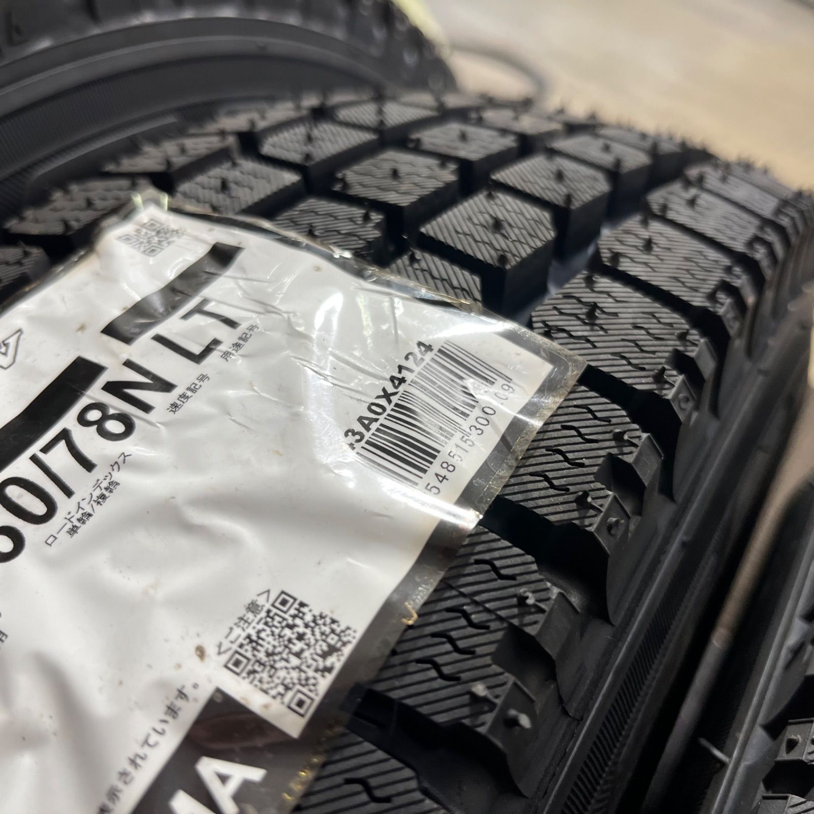 スタッドレスタイヤ 冬タイヤ