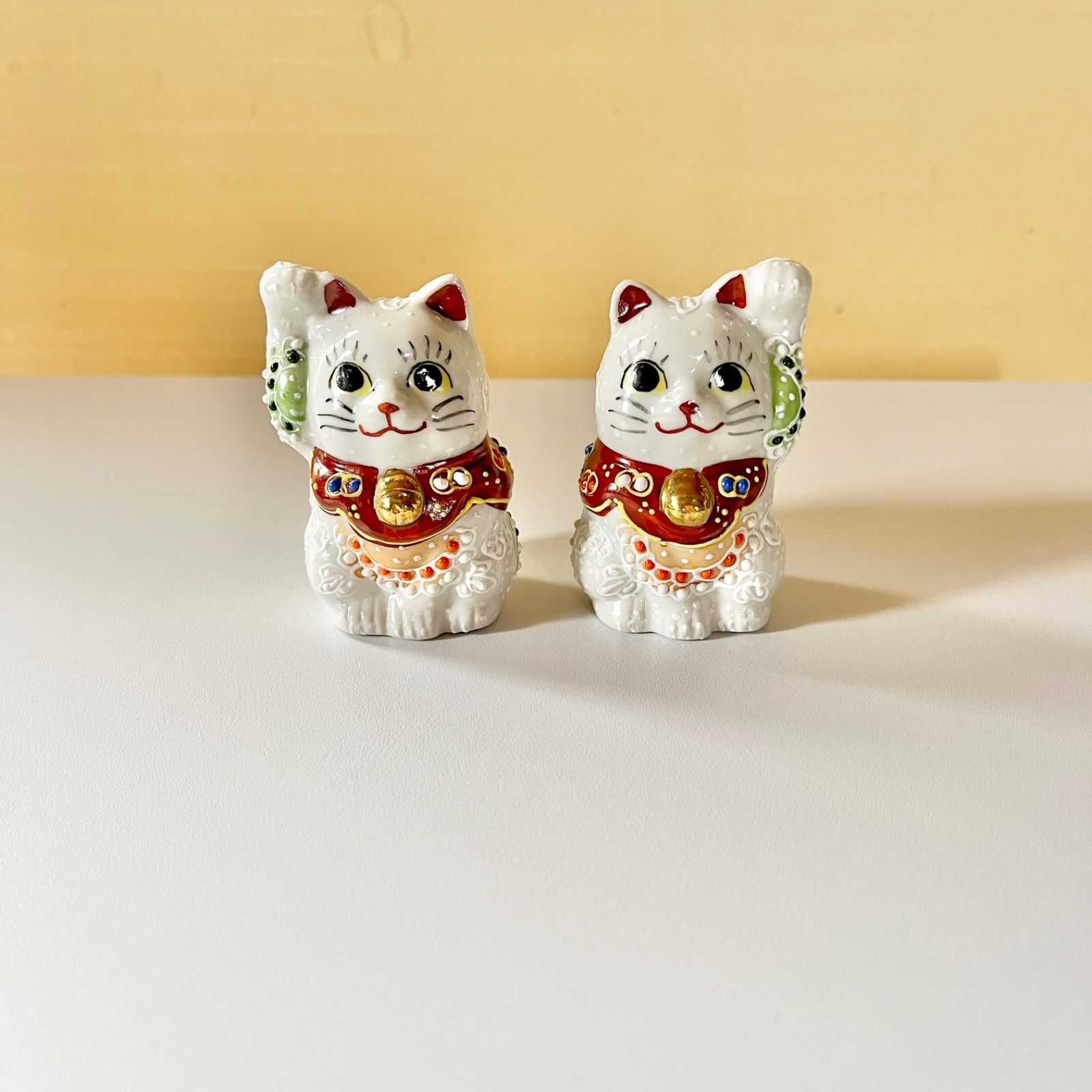 九谷焼 盛 手載せ招き猫 白 九谷焼 盛 手載せ招き猫 白