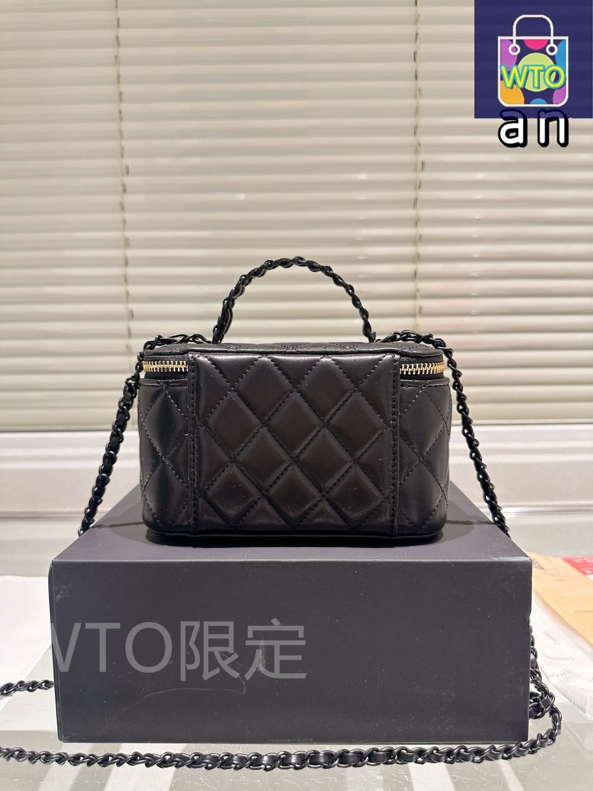 今日特価】Chanel Lipstick Case & Makeup Box - シャネル