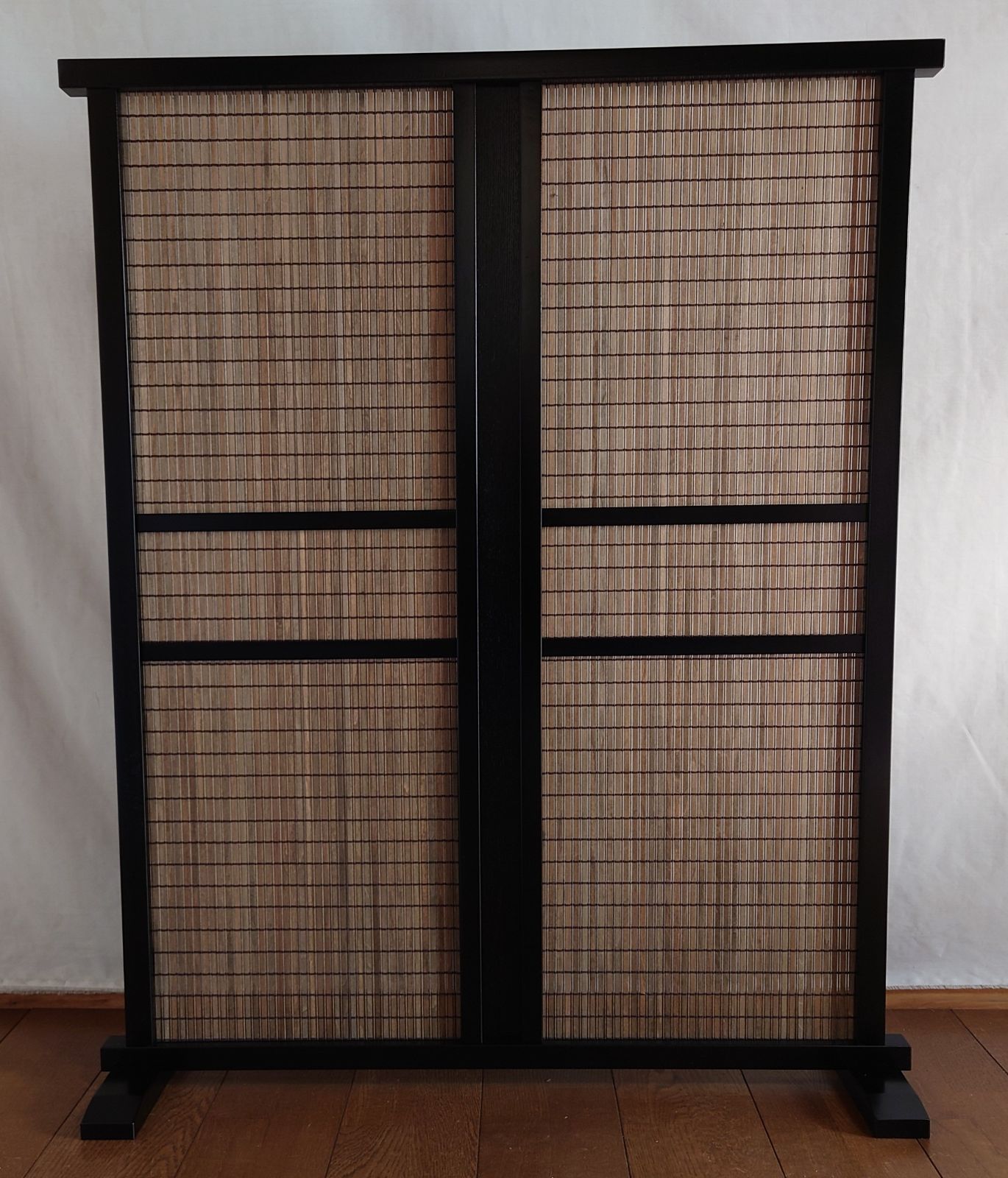 １台製作間仕切り衝立木簾使用ブラックフレーム衝立 1台製作間仕切り衝立木簾使用ブラックフレーム衝立