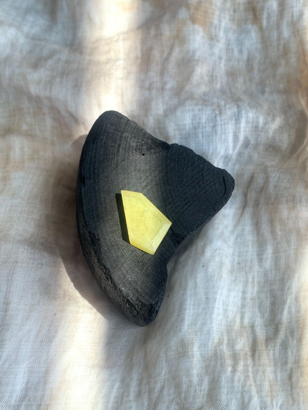 1点もの イエーロージェード×ルチルクォーツ ダブレットストーン