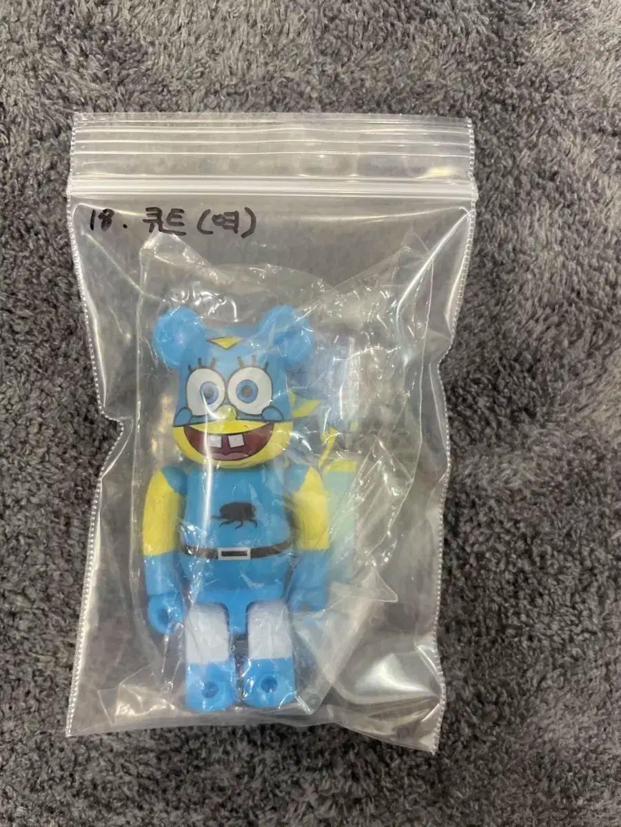 BE RBRICK ベアブリック レギュラーシリーズ 18 焦げた かわいい これも秘密 スポンジボブ