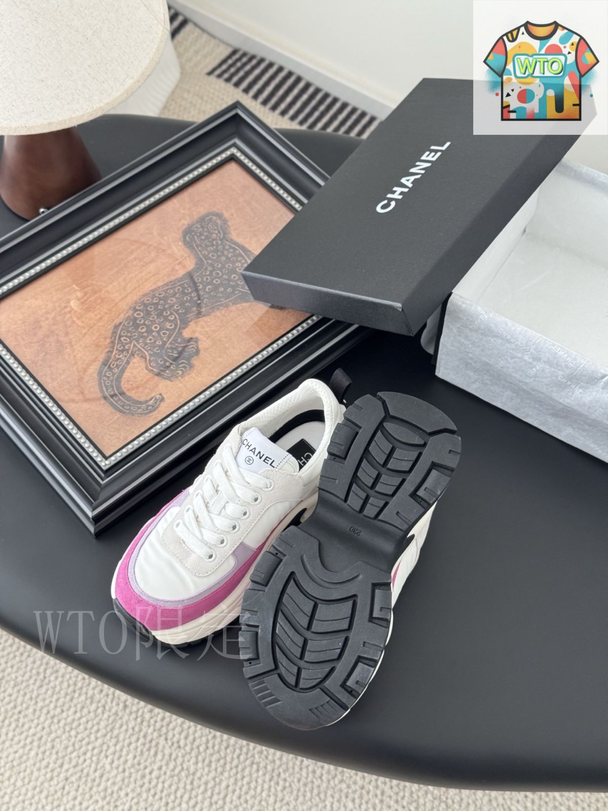 ◇足元に煌めきを◇『CHANEL』25C メタリック スニーカー 210.jpg