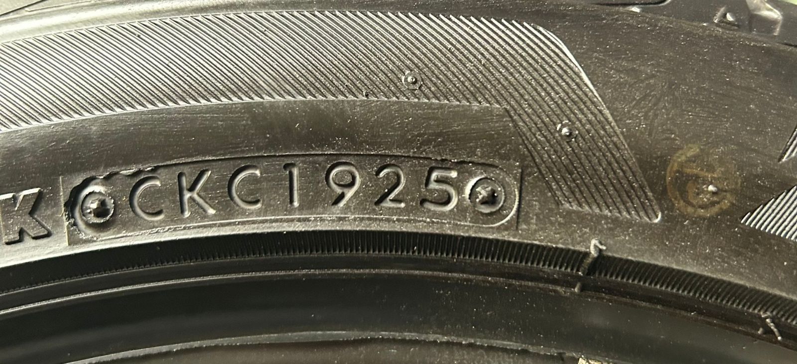 215|45R17 サイド傷あり