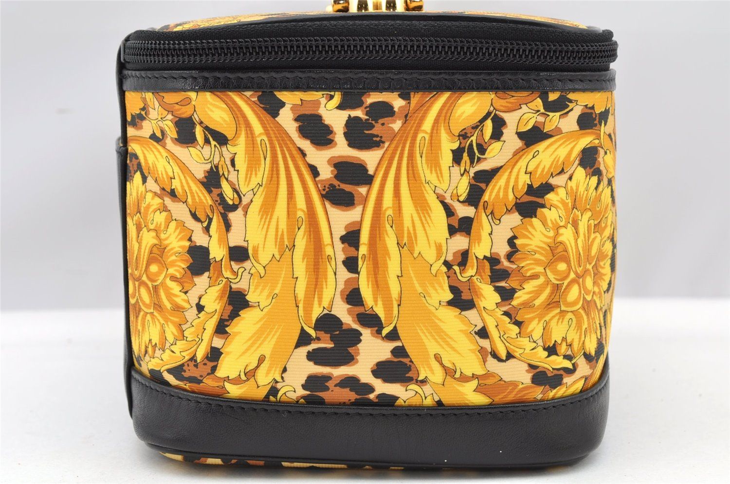 ヴェルサーチバニティバック バニティ バッグ ヴェルサーチェ タグ | VERSACE JP