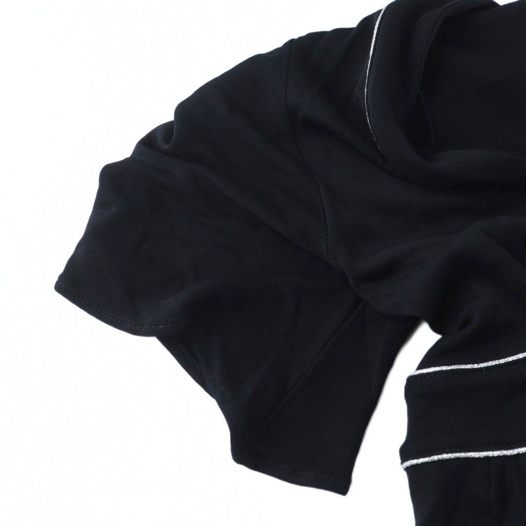 ブラック Vネック