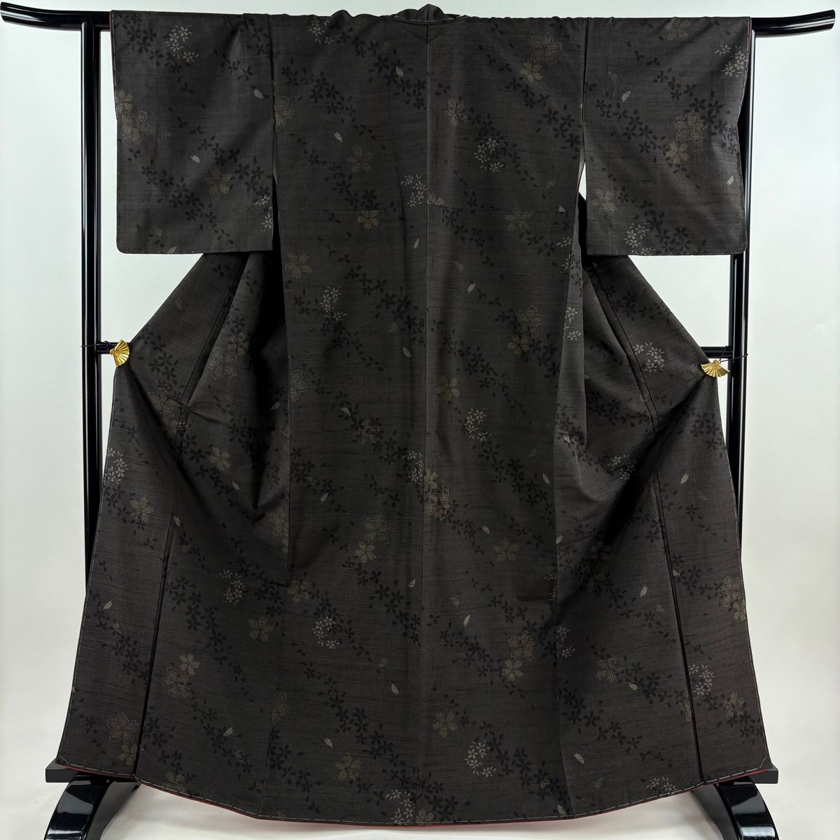 結城紬 身丈165.5cm 裄丈64.5cm M 袷 証紙 桜 花びら 焦茶色 正絹 名品