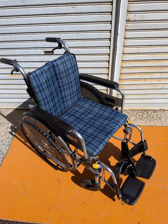送料無料 一部地域を除く ミキ MIKI 自走用車いす スキット SKT-4 KM-25-1016-14