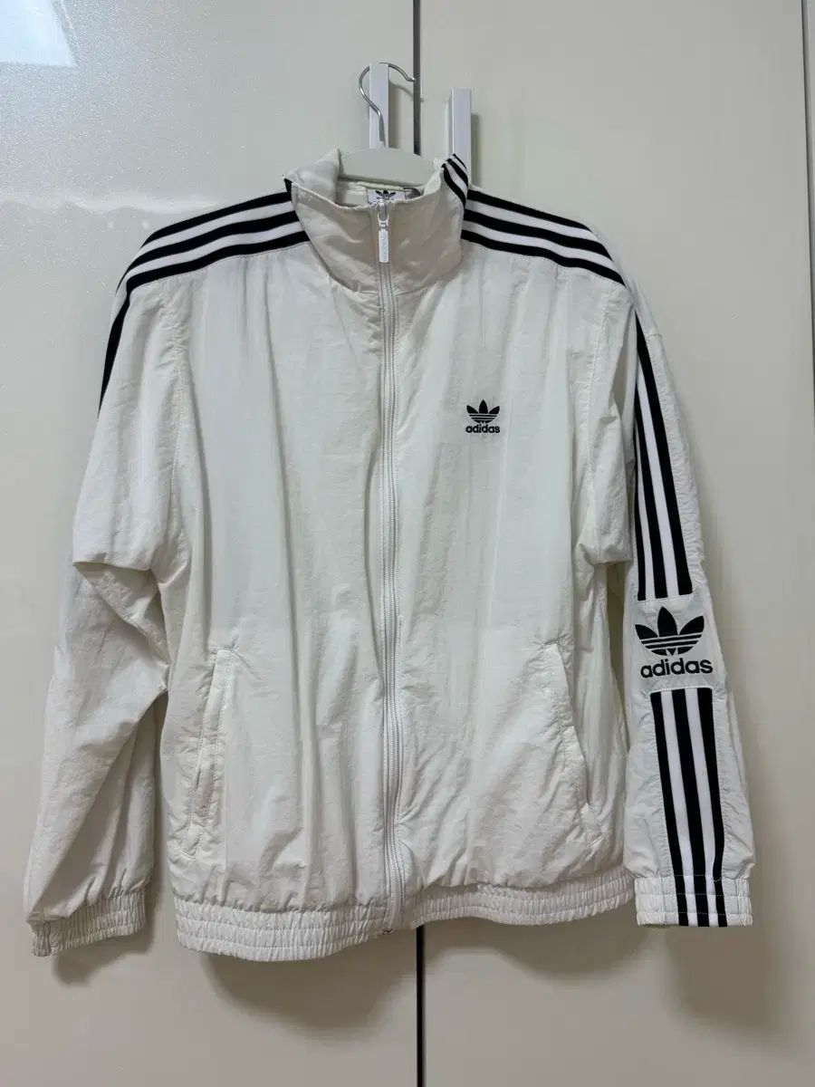 adidas アディダス オリジナル ウィンドブレーカー