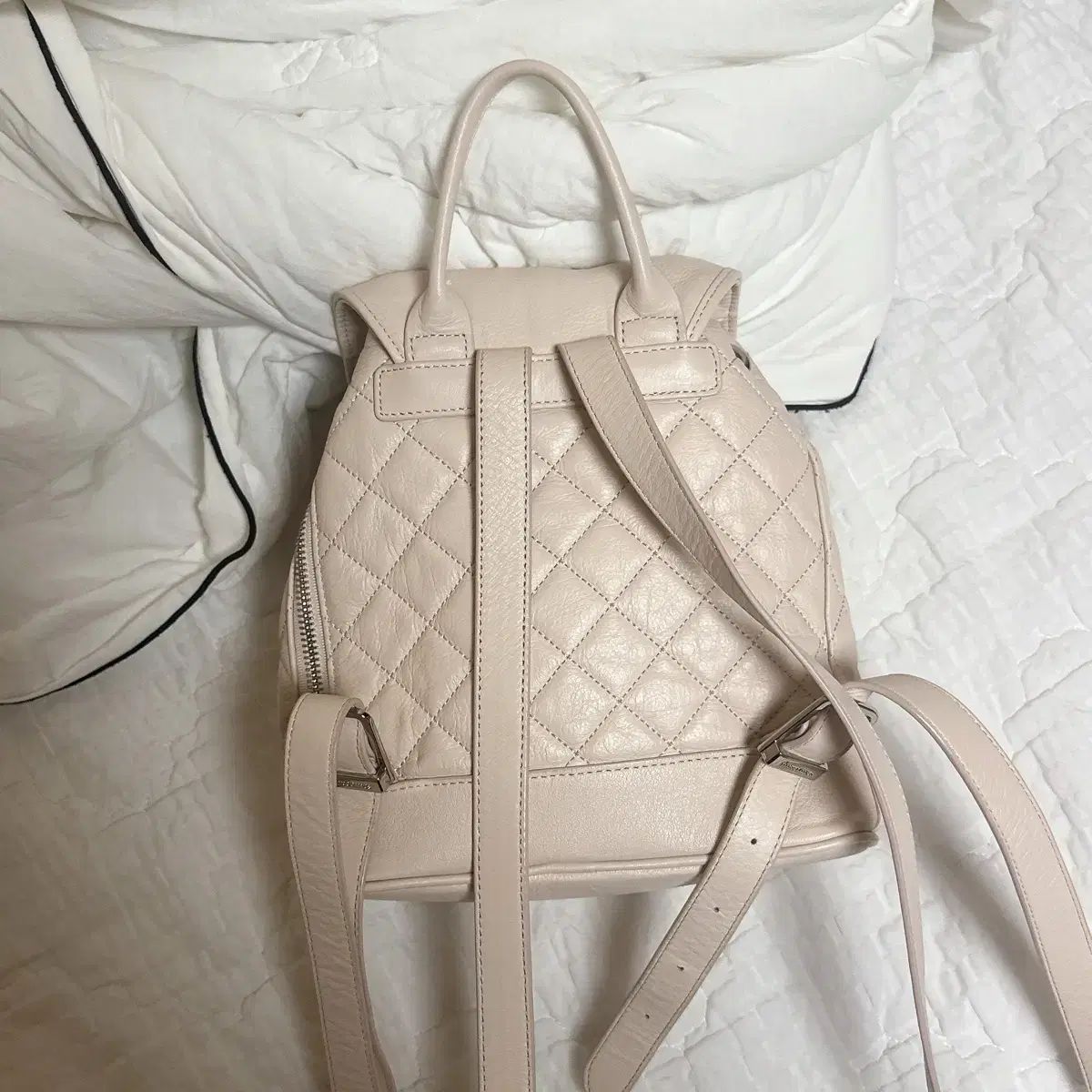 threetimes(スリータイムズ) threetimes acorn Quilted リュック