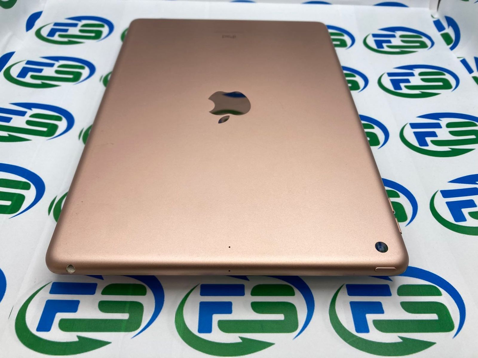 iPad 10.2インチ 第8世代[128GB] セルラー SIMフリー ゴールド… iPad