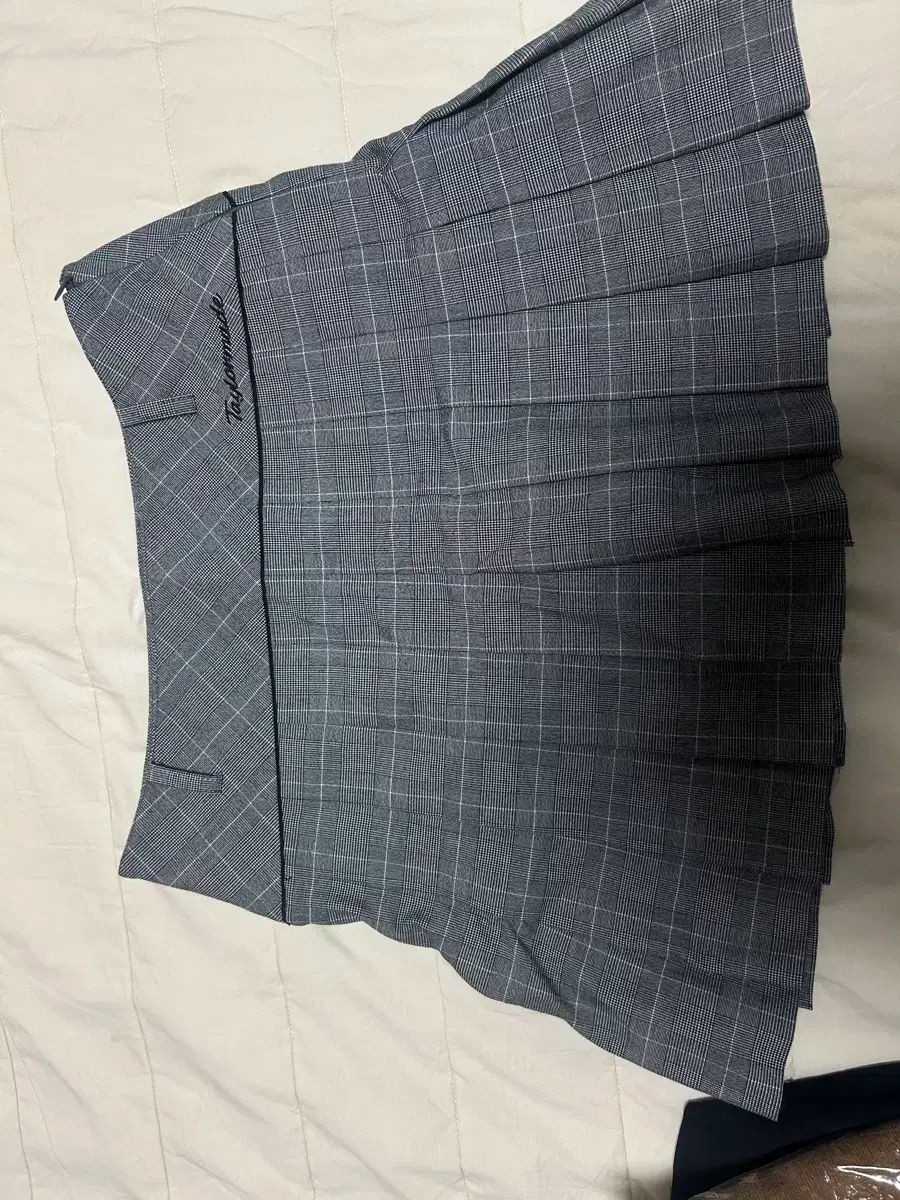 新品　KITH×テーラーメイド　ゴルフも普段使いも高機能パンツ　希少限定コラボ 新品 KITH×テーラーメイド ゴルフも普段使いも高機能パンツ 希少限定